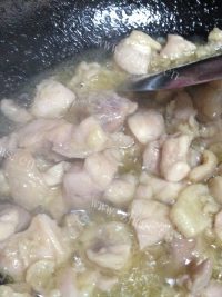 美味的酱爆腰果鸡丁做法图解9)