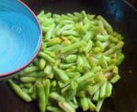 家常菜四季豆炒肉片做法图解8)
