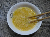 色泽不错的泡菜炒鸡蛋做法图解4)