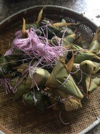自制红豆蜜枣粽做法图解8)