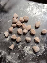 好吃的西红柿龙利鱼水饺做法图解7)
