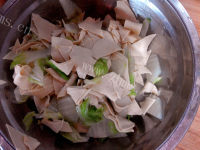家常菜白菜炒干豆腐做法图解3)
