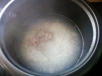 「家有大厨」皮蛋瘦肉粥做法图解8)