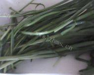 诱人的豆芽炒韭菜做法图解2)