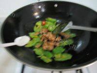 食欲满满的苦瓜小炒肉做法图解10)