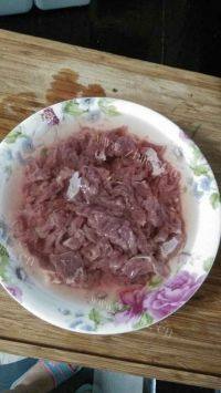 营养丰富的秋葵炒牛肉做法图解1)