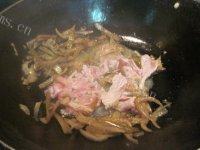 「家有大厨」酸菜炒肉做法图解5)