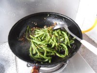 家常菜肉末炒四季豆做法图解12)