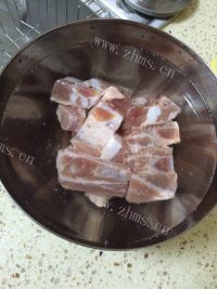 美味的蜜汁烤排骨做法图解1)
