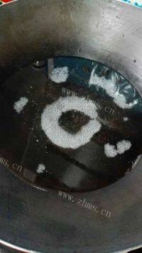 美味的椰子煲鸡汤做法图解4)