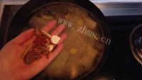DIY萝卜排骨汤做法图解7)