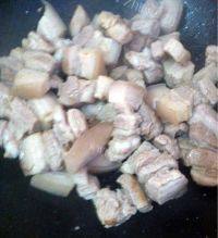 家常菜红烧肉炖土豆做法图解4)