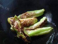 很有食欲的辣椒酿肉做法图解6)