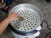 美味的韭菜肉包做法图解12)