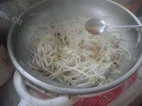 家常菜酸辣绿豆芽做法图解4)
