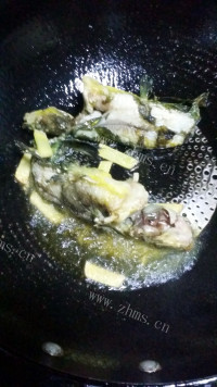家常菜黄骨鱼豆腐汤做法图解3)