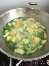 好吃的丝瓜蛋汤做法图解6)