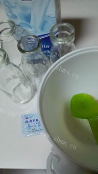 自制老酸奶做法图解1)