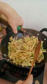 好吃的菜花炒肉做法图解6)