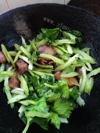 家常菜腊肉炒芹菜