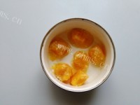 蛋黄酥做法图解3)