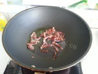 家常菜腊肠炒青蒜做法图解4)
