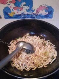 色味俱佳的醋溜绿豆芽做法图解3)