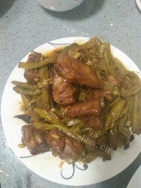 香喷喷的排骨炖豆角做法图解7)