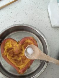 简单的爱心煎蛋做法图解8)