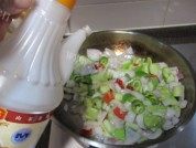 洋葱炒黄瓜做法图解4)