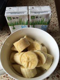 随心而定的拉花香蕉奶昔做法图解1)