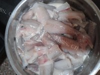 好喝的龙头鱼青菜煮米粉汤做法图解1)