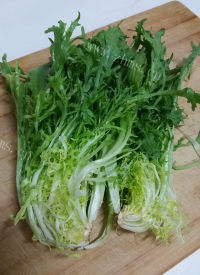 自制苦菊煎蛋饼做法图解1)