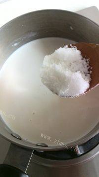 「手工美食」椰汁黑米糕做法图解4)