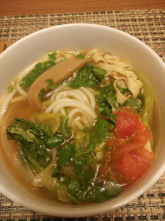 色香味俱全的鸡汤米线