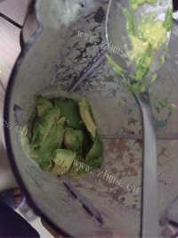 冰冰的牛油果冰棒做法图解2)
