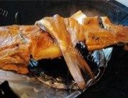 美味的煎熏腌鱼做法图解5)
