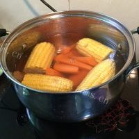 玉米排骨汤的做法图解四