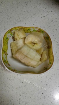美味营养的香蕉奶昔做法图解2)