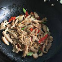 家常菜蒜薹炒牛肚做法图解7)
