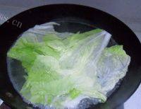 口感饱满的鲜虾白菜包做法图解8)