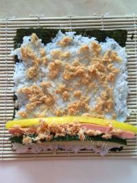 色香味俱全的肉松寿司做法图解5)