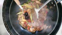 家常菜蒜香回锅肉做法图解6)