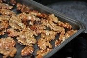 自制糖衣核桃做法图解11)