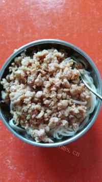 美味的肉末拌面