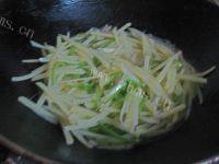 家常菜辣椒炒土豆丝