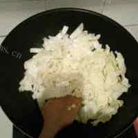 家常白菜炒花生米的做法图解四