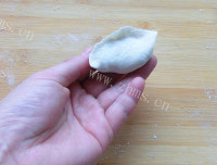 香气浓郁的茄子馅水饺做法图解8)