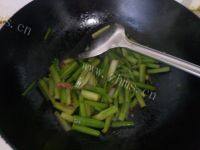 最爱的芹菜炒肉做法图解9)