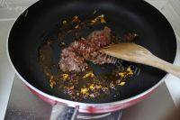 家常菜肉末烧茄子做法图解9)